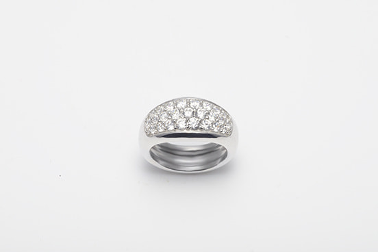 PLUMP RING PAVE